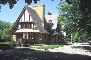 Nathan G. Moore House (Frank Lloyd Wright, 1895, 1923)