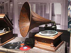 Victor V phonograph with high-end 