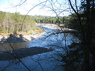 Sandy River from trail at Oxbow Regonal Park