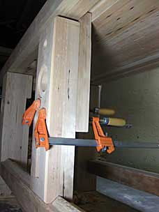 Adjusting upper guide of sliding vise