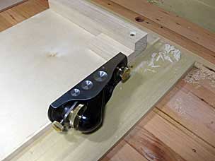 Shooting board with Veritas low-angle block plane