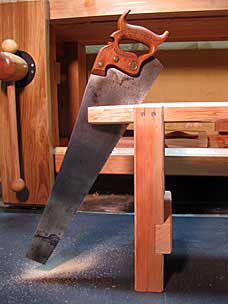 Sawbench with short rip handsaw