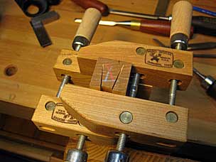 Regluing splinter below dovetail socket