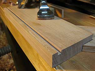 Drawer bottom groove plowed in drawer front