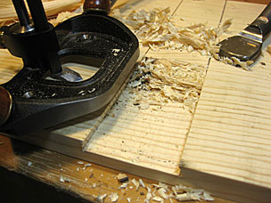 Leveling sliding dovetail with router plane